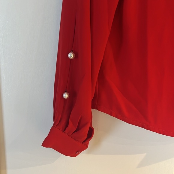 Beautiful red blouse with pearl detail on sleeves. Size M. - Picture 3 of 3
